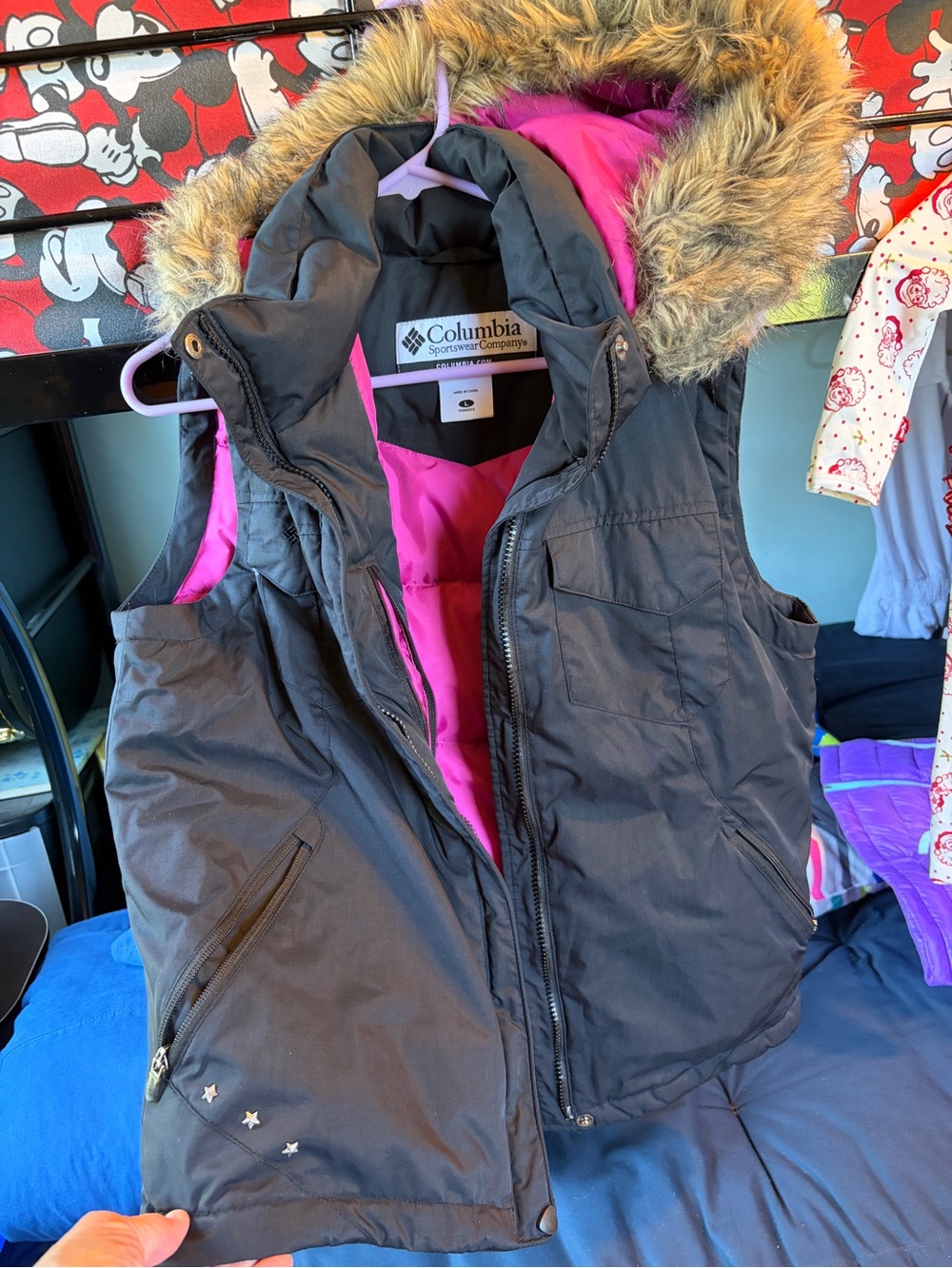 Columbia women’s Black & Pink Insulated Hooded Vest Large